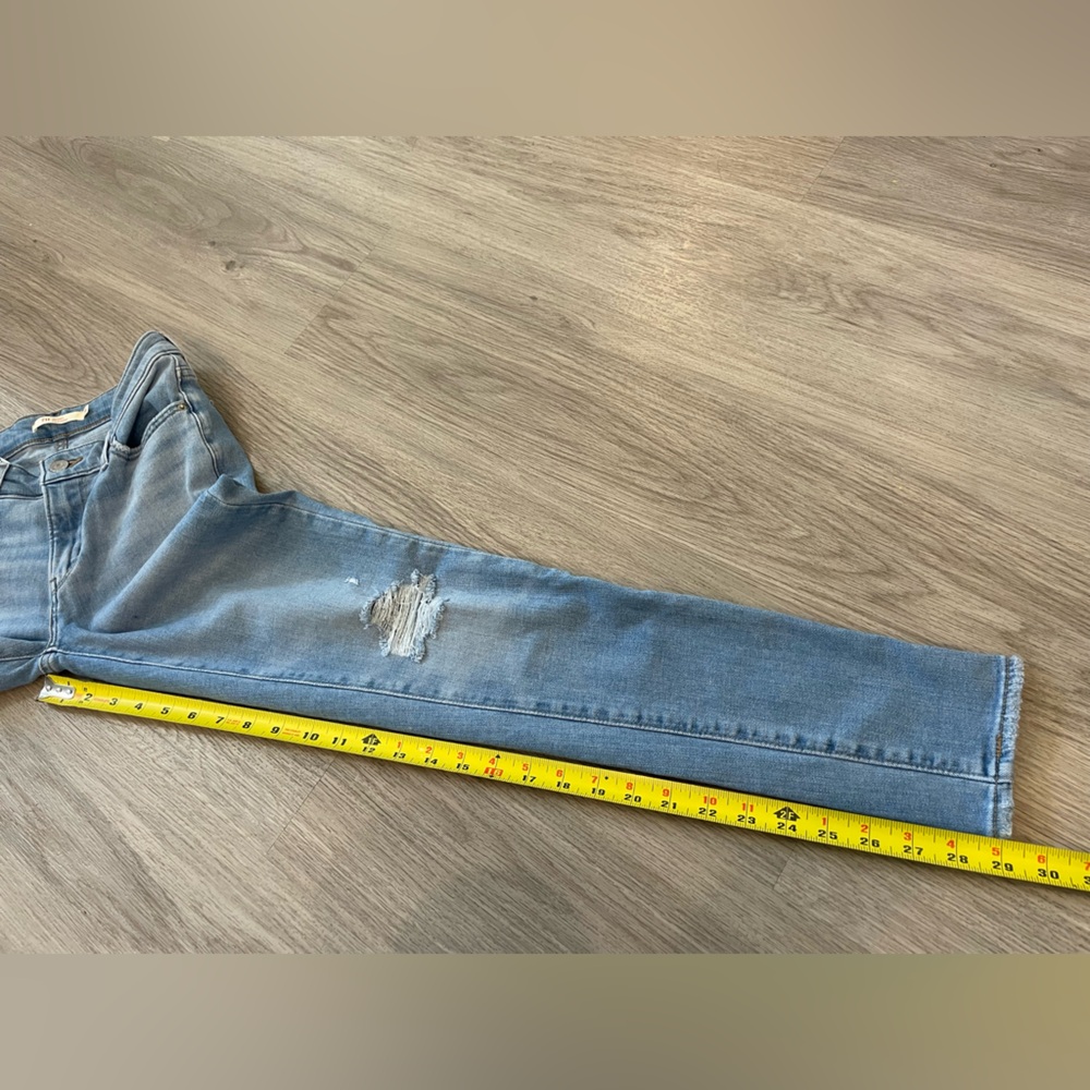 LEVIS 711 Light Blue Distressed Skinny Jeans. Size 26 - Picture 10 of 11